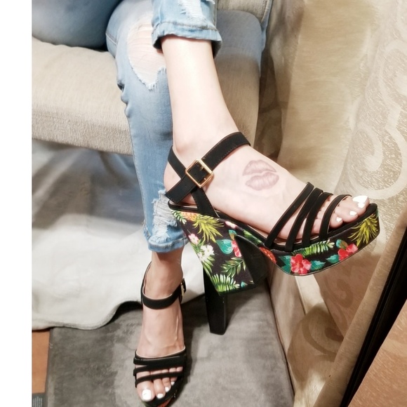 Last 6 PLATFORM PEEP TOE SANDALBLACK NUBUCK PU - Picture 2 of 6